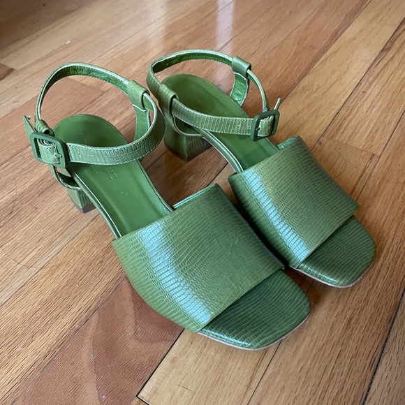 Everlane Shoes - Everlane green block heel sandal